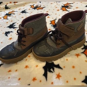 Boys Size 1 Waterproof Rain Boots Outdoor Hiking Lace-Up